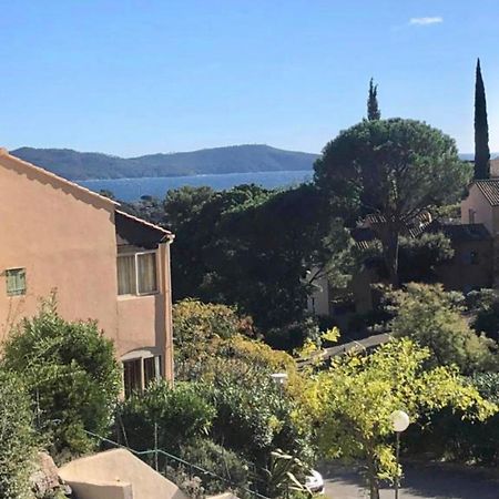 Cavalaire Vue Mer Au Loin Maisonnette Tout Equipee Pour 4 Personnes Avec Piscine Clim Wifi Velos Tv Barbecues ภายนอก รูปภาพ