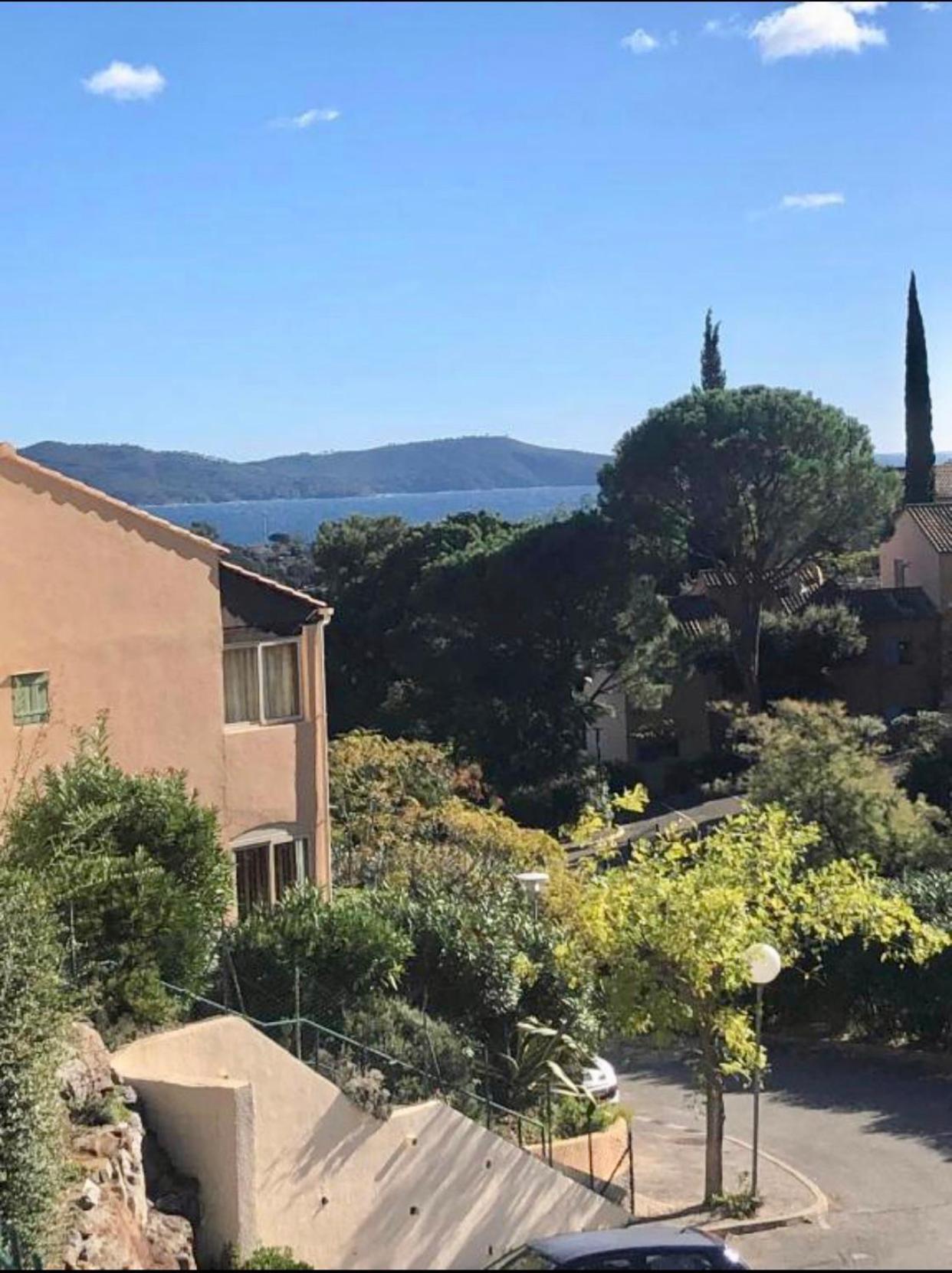 Cavalaire Vue Mer Au Loin Maisonnette Tout Equipee Pour 4 Personnes Avec Piscine Clim Wifi Velos Tv Barbecues ภายนอก รูปภาพ