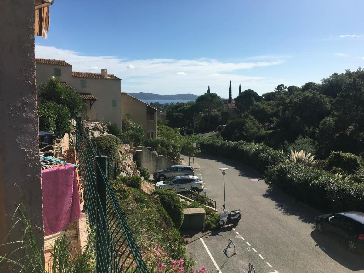 Cavalaire Vue Mer Au Loin Maisonnette Tout Equipee Pour 4 Personnes Avec Piscine Clim Wifi Velos Tv Barbecues ภายนอก รูปภาพ