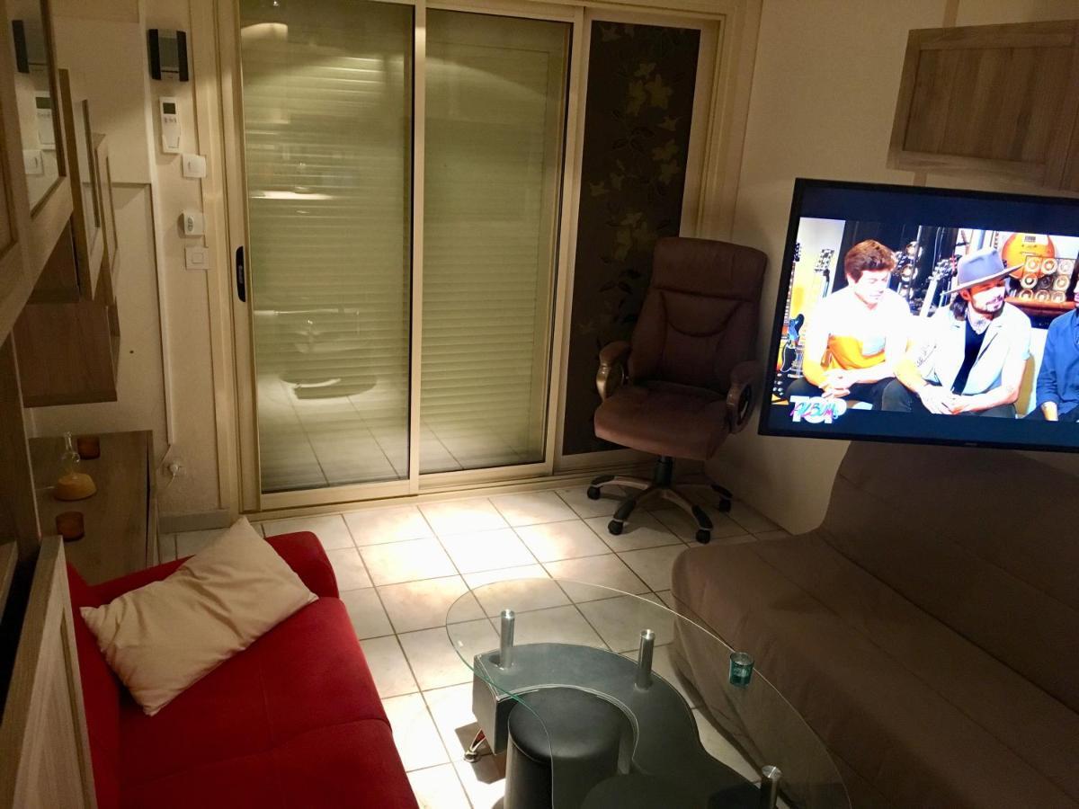 Cavalaire Vue Mer Au Loin Maisonnette Tout Equipee Pour 4 Personnes Avec Piscine Clim Wifi Velos Tv Barbecues ภายนอก รูปภาพ