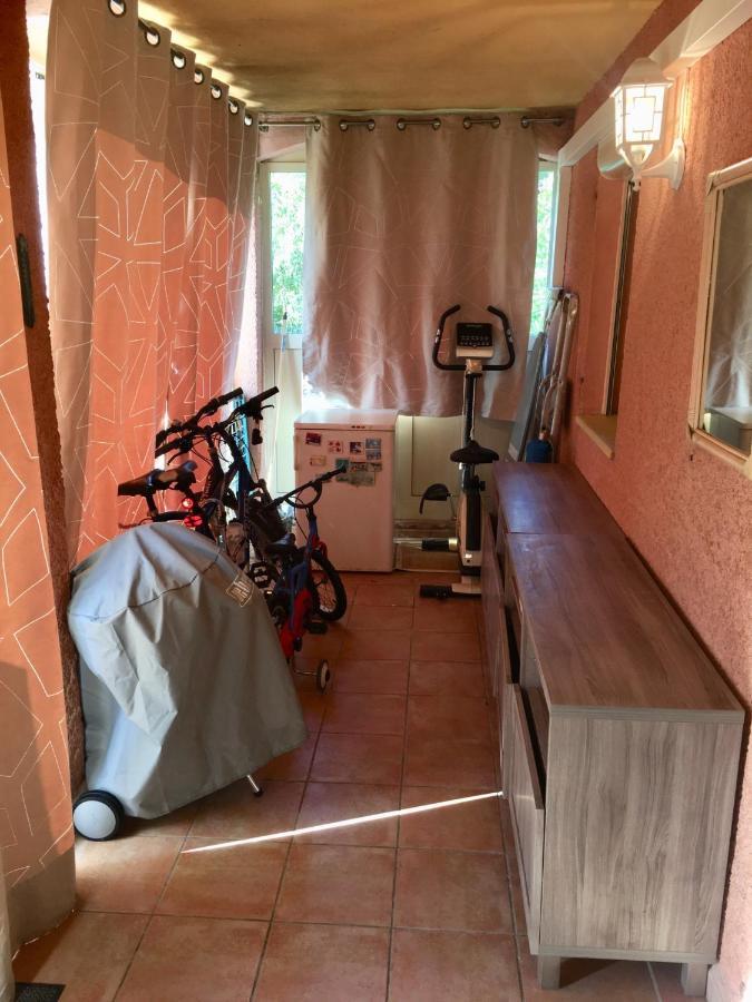 Cavalaire Vue Mer Au Loin Maisonnette Tout Equipee Pour 4 Personnes Avec Piscine Clim Wifi Velos Tv Barbecues ภายนอก รูปภาพ
