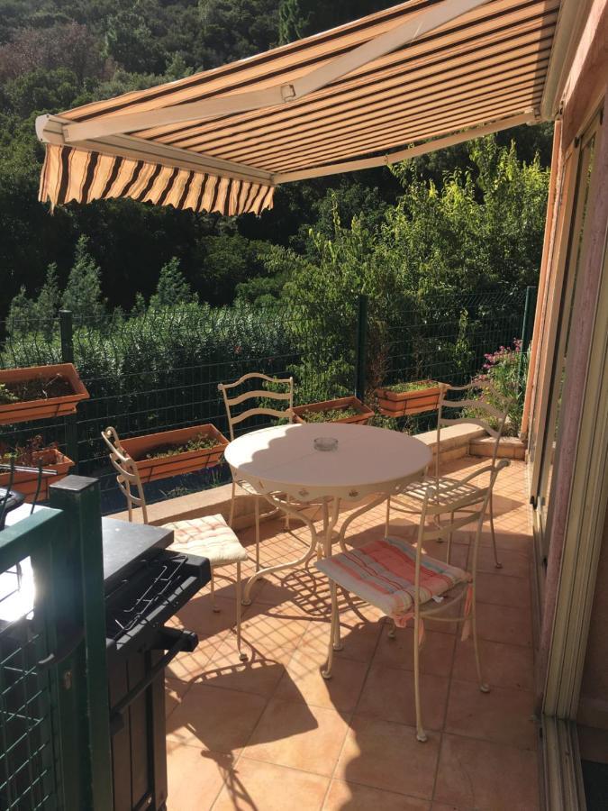 Cavalaire Vue Mer Au Loin Maisonnette Tout Equipee Pour 4 Personnes Avec Piscine Clim Wifi Velos Tv Barbecues ภายนอก รูปภาพ
