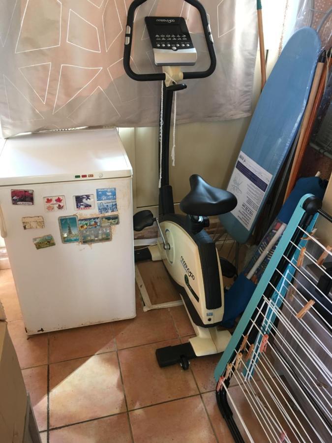 Cavalaire Vue Mer Au Loin Maisonnette Tout Equipee Pour 4 Personnes Avec Piscine Clim Wifi Velos Tv Barbecues ภายนอก รูปภาพ