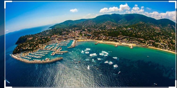 Cavalaire Vue Mer Au Loin Maisonnette Tout Equipee Pour 4 Personnes Avec Piscine Clim Wifi Velos Tv Barbecues ภายนอก รูปภาพ