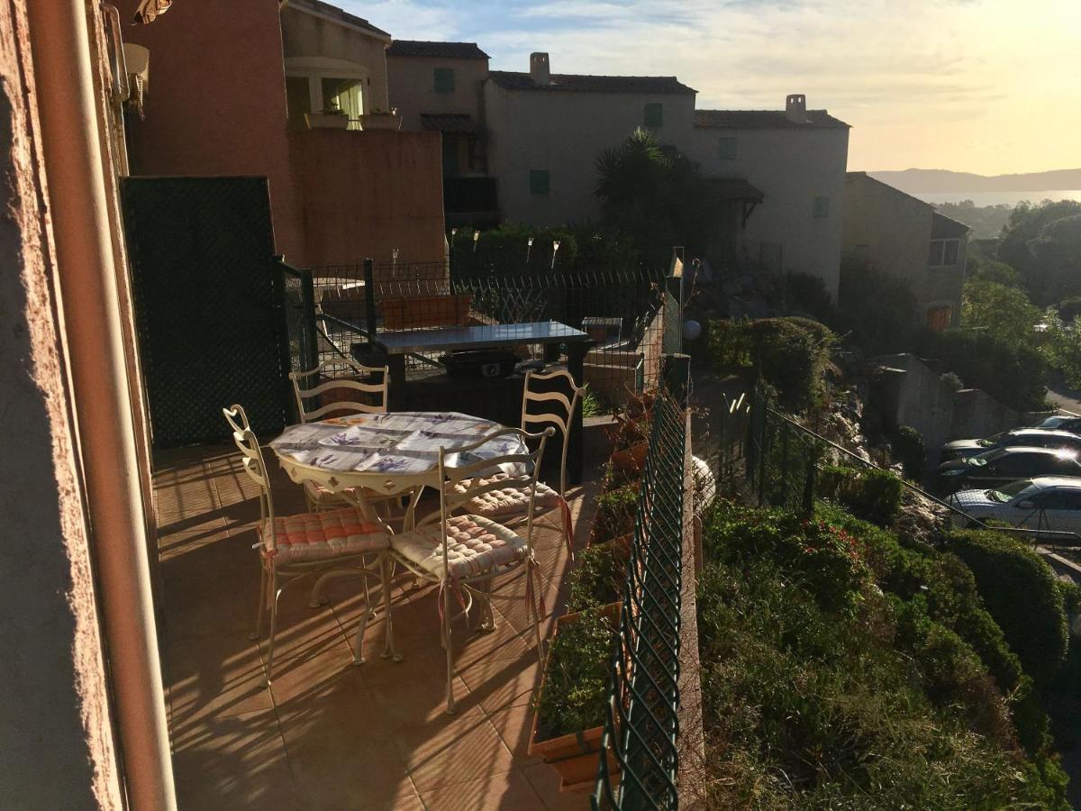 Cavalaire Vue Mer Au Loin Maisonnette Tout Equipee Pour 4 Personnes Avec Piscine Clim Wifi Velos Tv Barbecues ภายนอก รูปภาพ