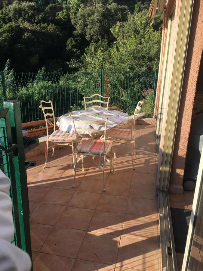 Cavalaire Vue Mer Au Loin Maisonnette Tout Equipee Pour 4 Personnes Avec Piscine Clim Wifi Velos Tv Barbecues ภายนอก รูปภาพ